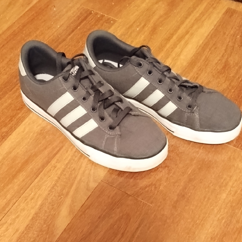 Adidas 7.5 Gray Classic Kicks